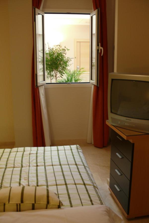 Hostal Albero By Eme Hoteles Sanlúcar la Mayor Eksteriør bilde