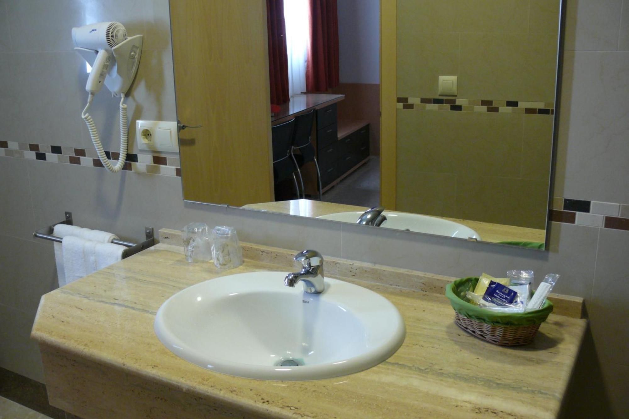 Hostal Albero By Eme Hoteles Sanlúcar la Mayor Eksteriør bilde